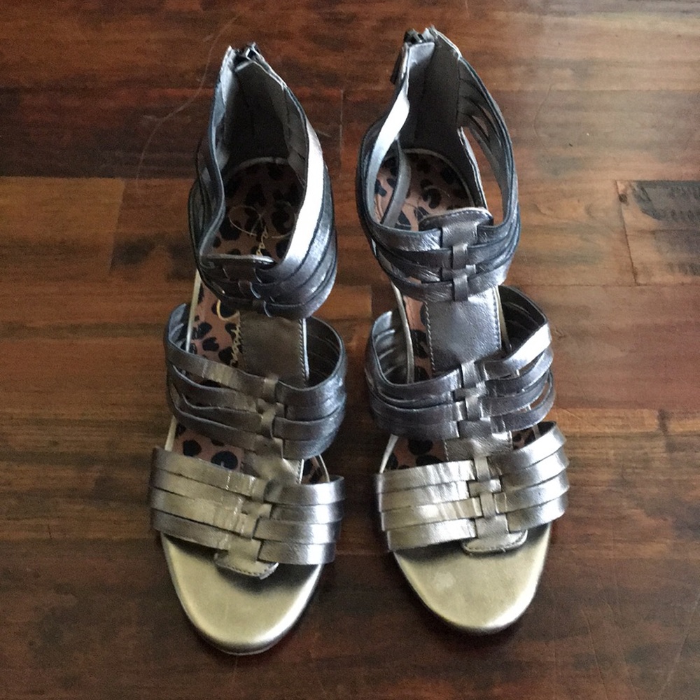 Jessica Simpson heel